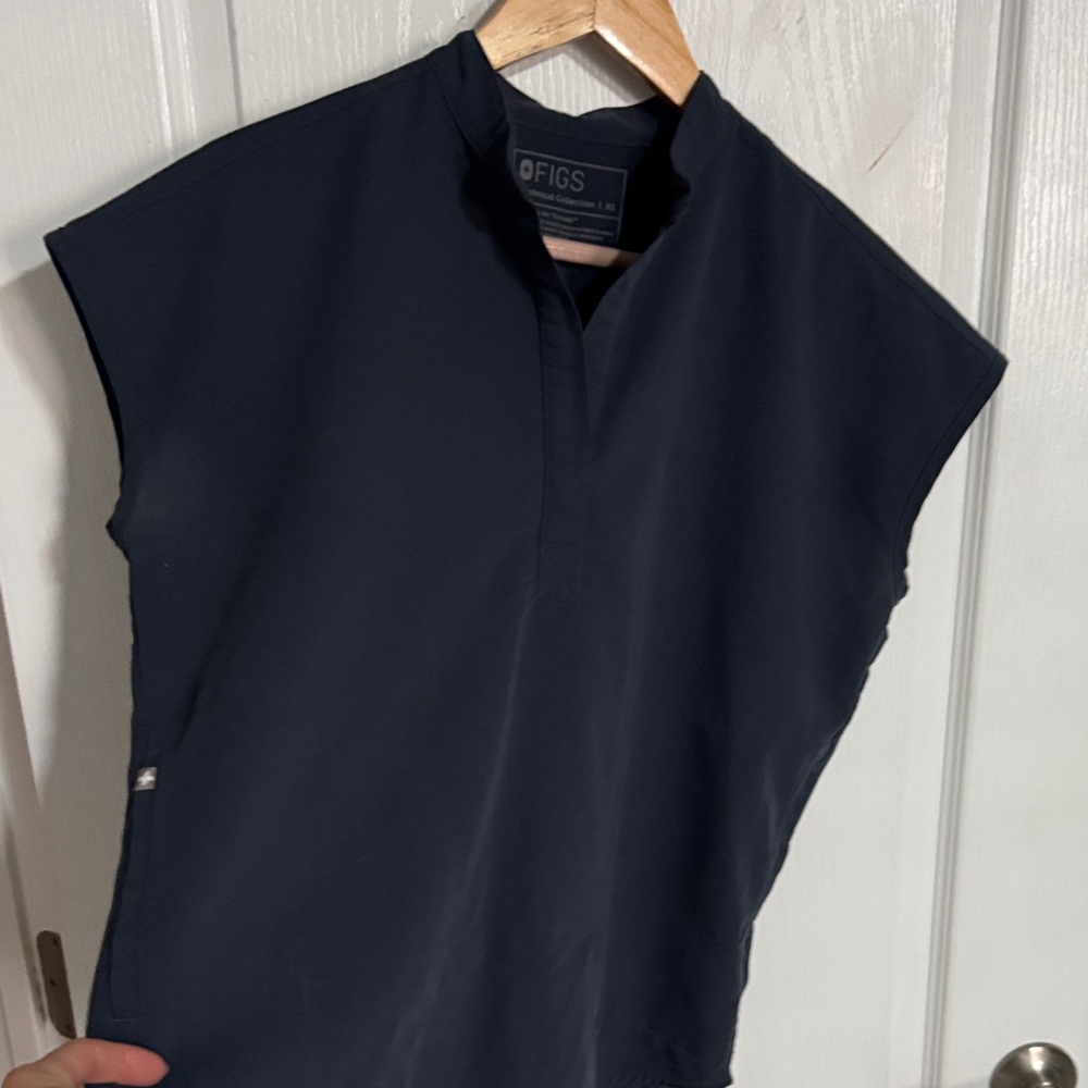 Figs Women Rafaela Navy Scrub Top